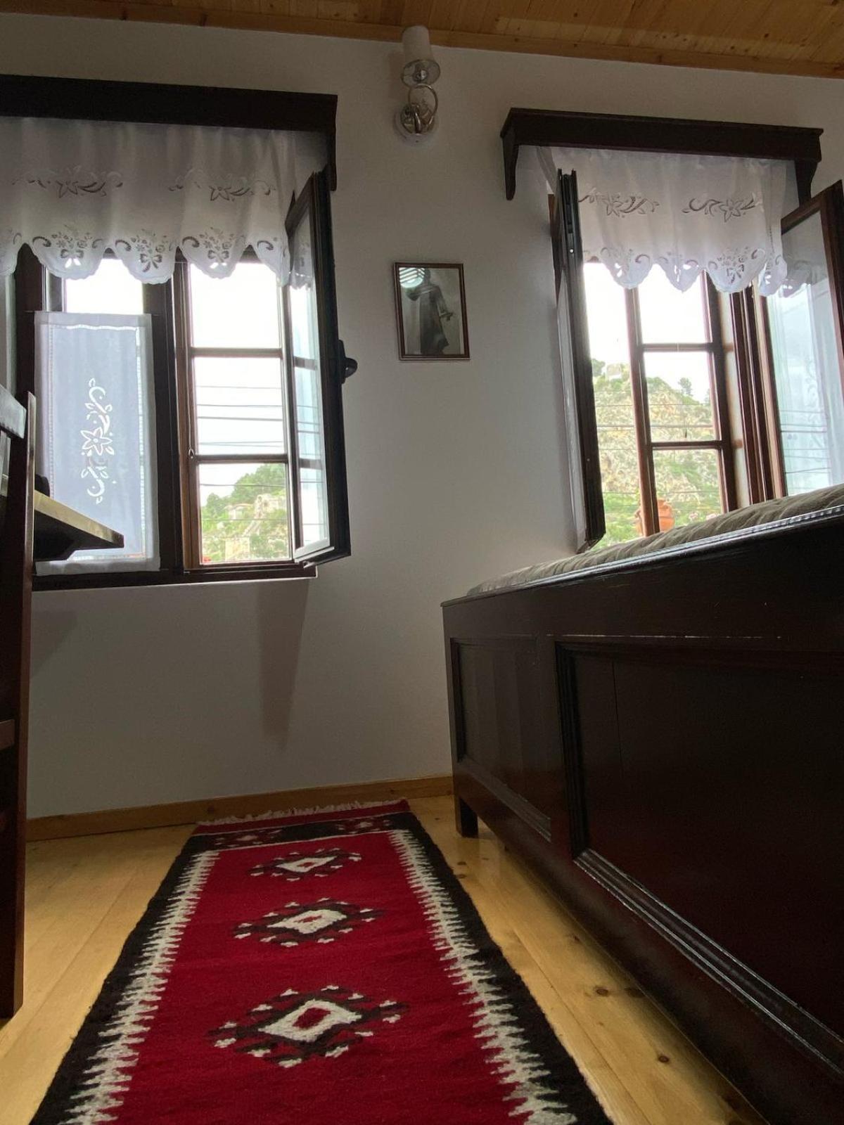 Oda E Skulptorit-Unesco Quarter Berat Eksteriør bilde