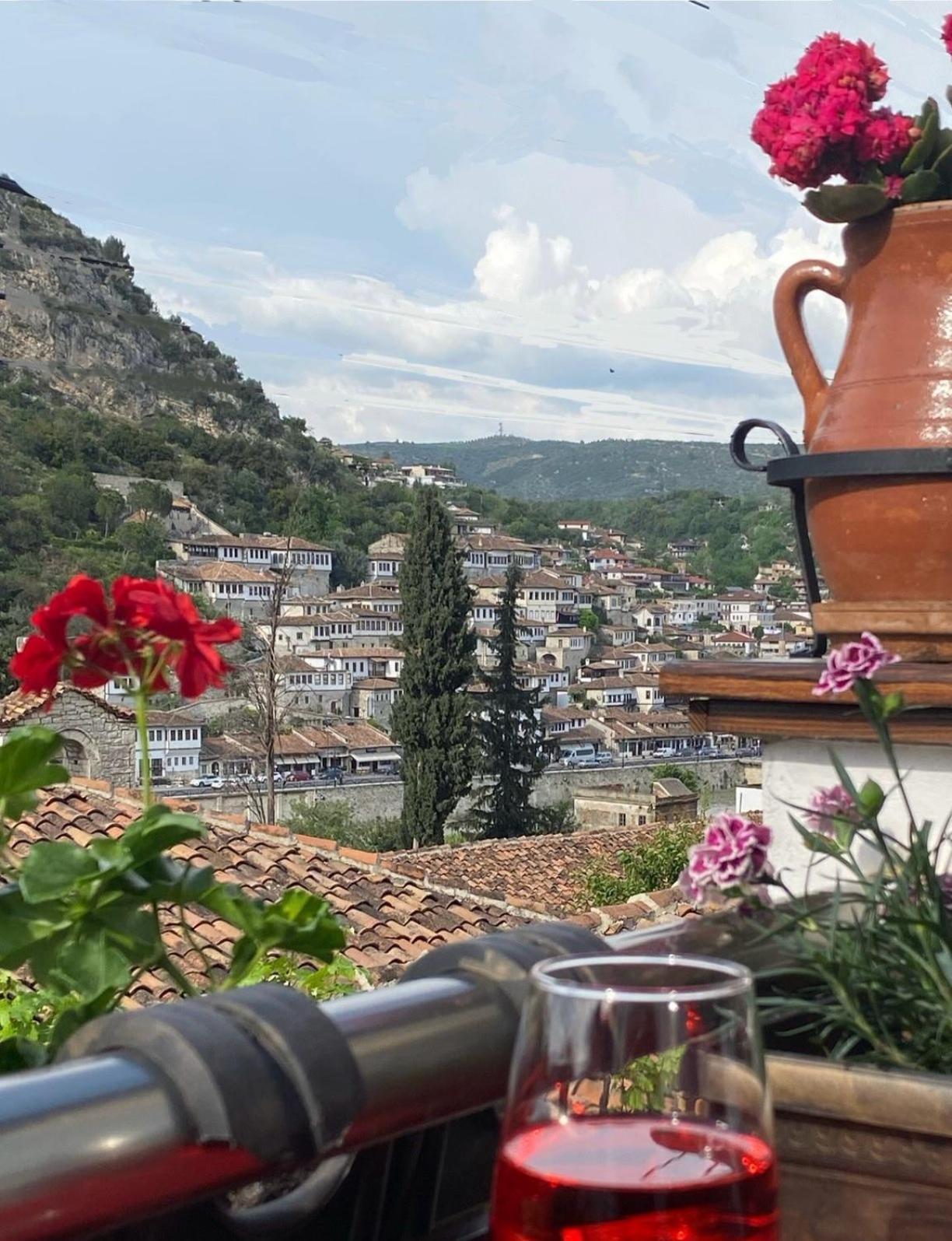 Oda E Skulptorit-Unesco Quarter Berat Eksteriør bilde